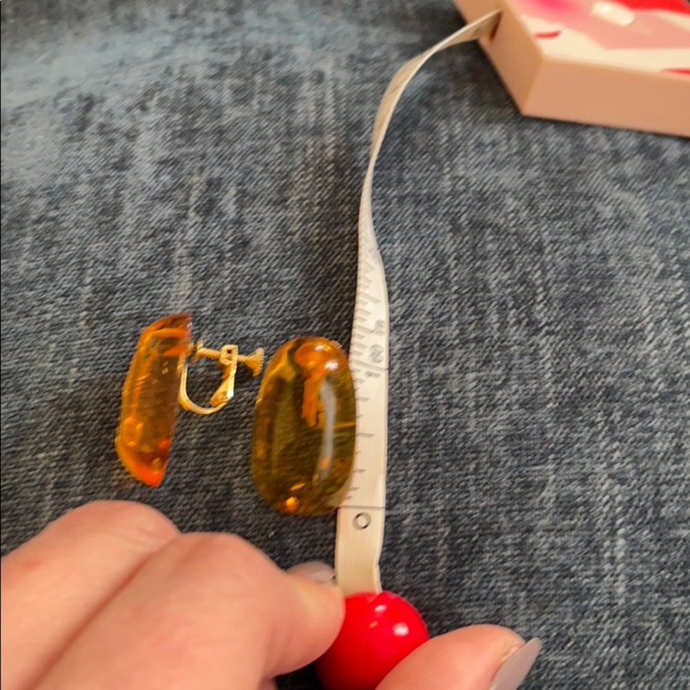 Vintage amber color press on earrings - Picture 2 of 3